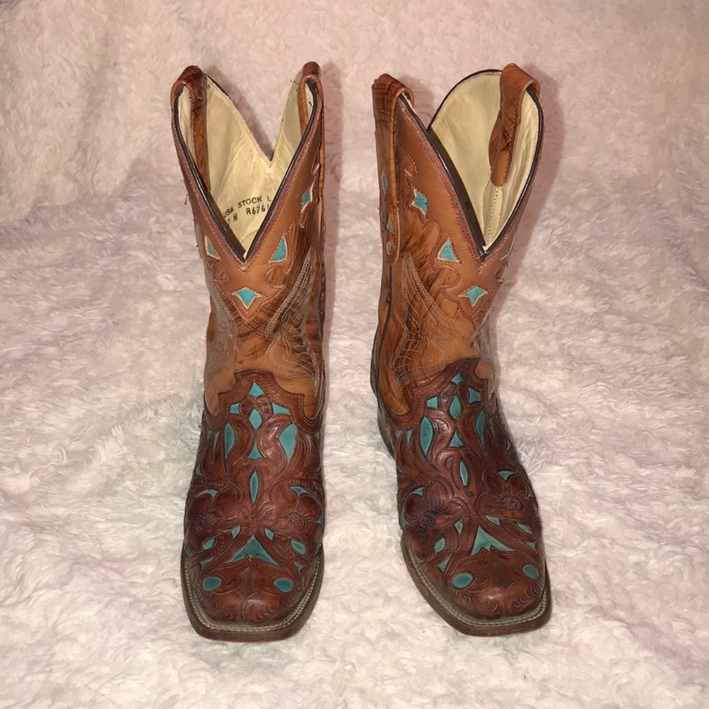 Corral turquoise inlay boots!